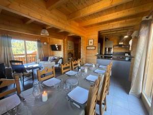 Chalets La joue du loup Bord des pistes - Chalet en bois de charme pour 10 personnes : photos des chambres