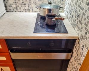 One Bedroom Apartment - Great Location