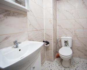 One Bedroom Apartment - Great Location