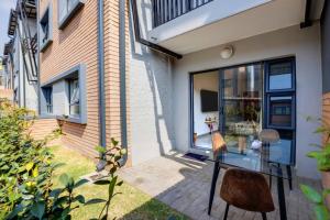 Eazy Inn by Mall of Africa