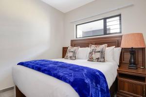 Eazy Inn by Mall of Africa