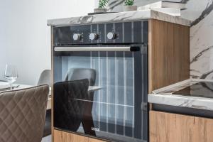Blue Sensation Brand new apartment in the city main square 100 mbs