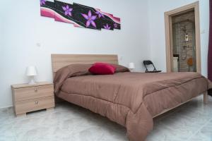 Sea-View 2 Bedroom Apt -Sleeps 6