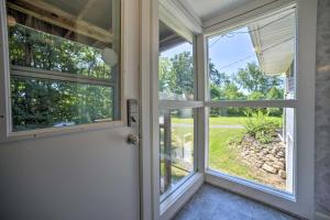 Modern Studio Less Than 13 Mi to Saratoga Racetrack!