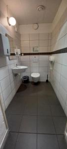 Twin Room with Shared Bathroom room in Halmstad Hotell & Vandrarhem Kaptenshamn
