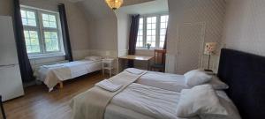 Triple Room with Private Bathroom room in Halmstad Hotell & Vandrarhem Kaptenshamn
