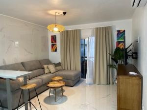 Moderno apartamento cerca al mar