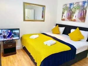 London Studio Apartments, Private Bathroom, Kitchenette, Parking, NP5 - Barkingside