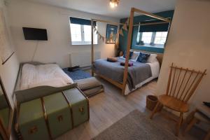 Rural Retreat w Hot Tub & River, Sleeps 12 Guests