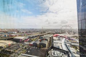 Pearl at Marina Tower - City Living by the Yarra