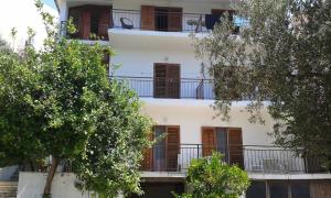 Apartments with a parking space Brela, Makarska - 20007 