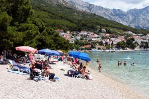 Apartments with a parking space Brela, Makarska - 20007