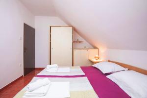 Apartments by the sea Tisno, Murter - 21657