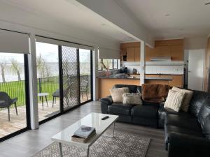 Absolute Waterfront at Woodlands