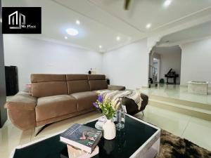 2 Storey 5BR 16pax Semabok Taman Cheng Ho, 3 by Myplace