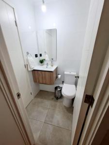 Comodo Dpto. 4to piso - 2P2B Excelente ConectividadBuen Sector - Brisas Del Sol