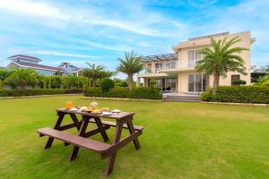 StayVista at Blanc Belle With outdoor pool