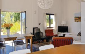 Maisons de vacances Nice Home In Pouzols-minervois With Kitchen : photos des chambres