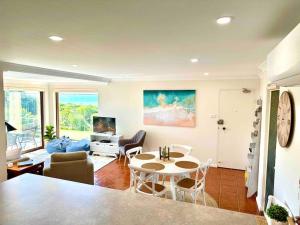 Serenity Now Shoal Bay Beach Front withLinen, WiFi and Air Con