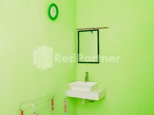 Indah Savana Hotel Mitra RedDoorz