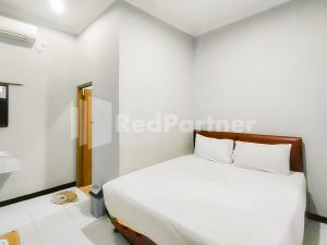Indah Savana Hotel Mitra RedDoorz