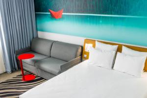 Hotels Novotel Lyon Bron Eurexpo : Chambre Standard avec Lit Double et 1 Canapé - Non remboursable