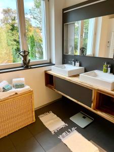 Deluxe King Suite room in Gästehaus River Inn