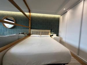 P Sanz 1, 303 by YBH