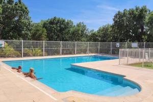 Maisons de vacances Natural Beauty - View of Les Maures and the Sea : photos des chambres