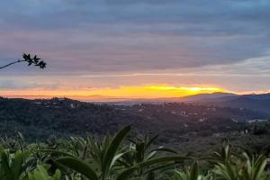 Maisons de vacances Natural Beauty - View of Les Maures and the Sea : photos des chambres