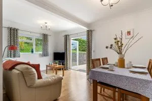 St Helens Apartment 2 - Short Walk to Beach - Stepaside