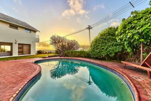 Self Check In, Killer Views, Pool, Back up Power, Pool Table