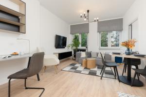 Warsaw Central Apartment 10 min walk from Palace of Culture & Science by Renters