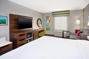 King Study Room - Non-Smoking room in Hampton Inn & Suites Cape Coral / Fort Myers