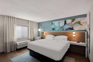 King Room - Non-Smoking room in Ramada by Wyndham Ankeny