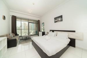 StoneTree - Elegant Studio in Business Bay