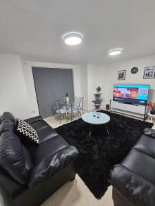 2 Bedroom Apartment, 5 minutes walk to Manchester City Center