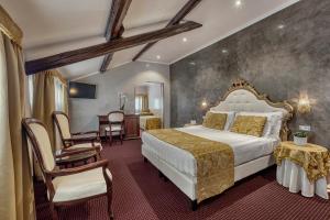 Quadruple Room room in Hotel Pausania