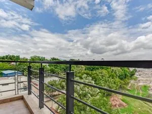 Tulips Residency - Airport - Pīlamedu