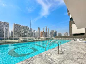 WelHome - Contemporary 1BR in Binghatti Canal & Burj Views