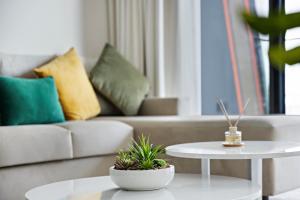 WelHome - Contemporary 1BR in Binghatti Canal & Burj Views