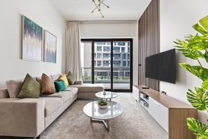 WelHome - Contemporary 1BR in Binghatti Canal & Burj Views