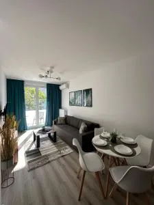 SkyTravel 26 Apartament Pileckiego Nowy Dwór Mazowiecki Airport Modlin 24H - Trzciany