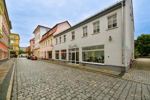 Modernes Altmarkt Apartment mit Parkplatz 4 Gäste 55qm Waschmaschine Wlan Netflix Terrasse