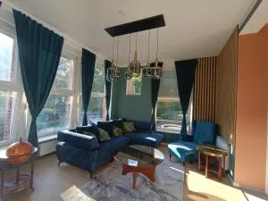 Ressel Mansion - Pouch