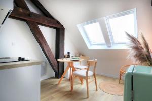Appartements Petit Jacobin - duplex pres du Centre des Congres : photos des chambres