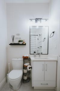 A Gentle Hideaway in the Urban Forest WEST END downtown Vancouver