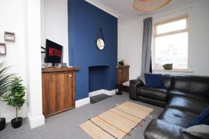 Central Cardiff - 3 Bedroom Home - Walk to Shopping Town Centre And Cardiff Castle
