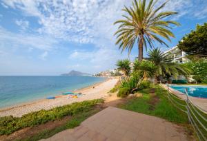 SOLETE - Apartamento con vistas, acceso directo al mar, piscina y parking by Redi