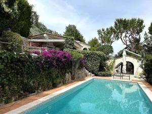Villas Villa Mougins vue Mer sur Baie de Cannes, Piscine vue mer partagee : photos des chambres